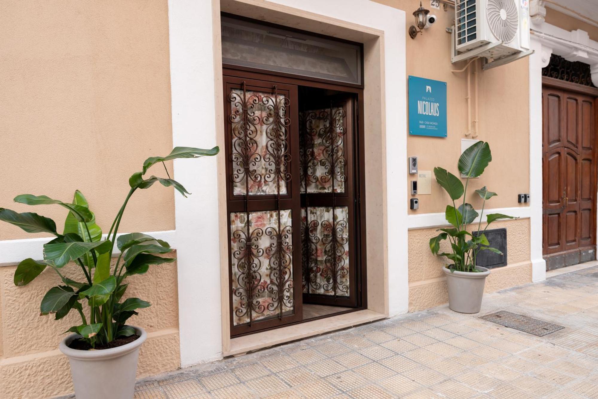 Palazzo Nicolaus Del Lungomare Bed & Breakfast Bari Eksteriør bilde
